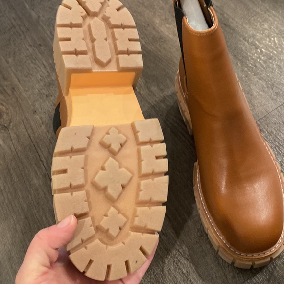 Chelsea lug boots - Picture 4 of 4